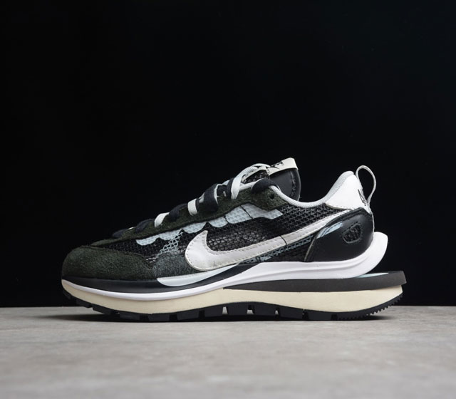 Sacai x NK Vaporwaffle 3.0 Black and White CV1363-001 ZP sacai x Nike VaporWaff