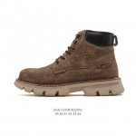 Company-grade Ugg mid-top snow boots with a cute and versatile design featuring