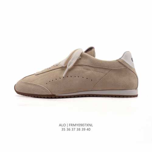 Company-level Alo Yoga Recovery Mode, comfortable and simple white sneakers, non
