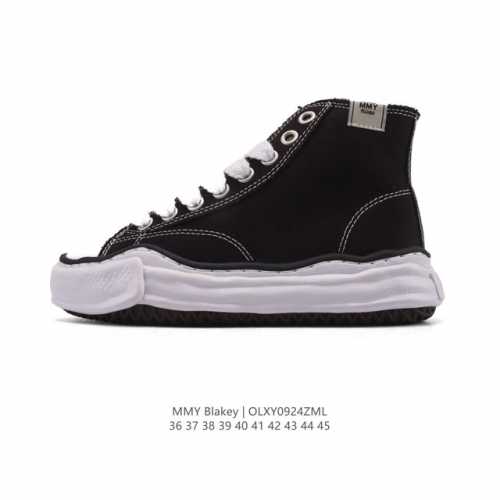 A company-level favorite of Shawn Yue, the Mmy Blakey high-top dirty shoes, a r