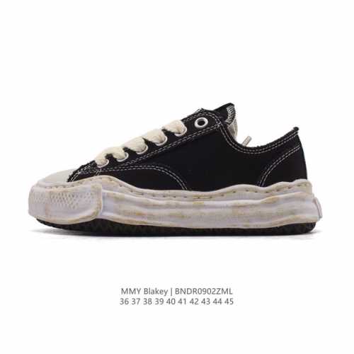 A company-level favorite of Shawn Yue, the Mmy Blakey dirty shoes, the same ret