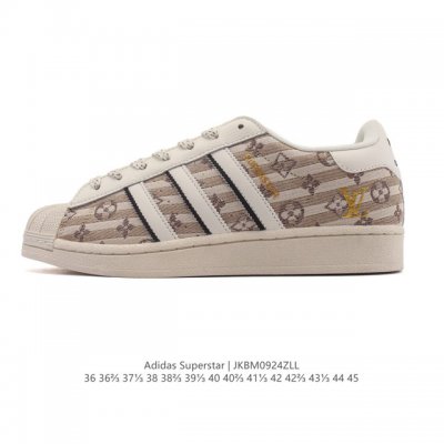 Adidas Forum Low Men's and Women's Sneakers. "Forum" in English means a place f