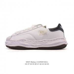 Shawn Yue's favorite item, the Mmy Blakey dirty shoes, are retro, dissolving-sty