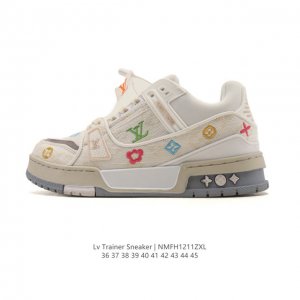Louis Vuitton Lv Louis Vuitton Trainer Sneaker Low, a stylish and trendy men's