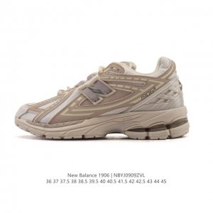 A company-grade, authentic New Balance M 6 retro sneaker from the New Balance c