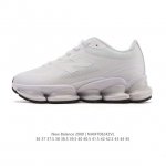 New arrival, a new model from New Balance! The New Balance 2000 series features