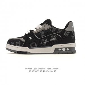 Company-grade Louis Vuitton Trainer Sneaker Low, a fashionable and stylish platf