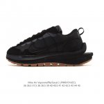 Nike Sacai X Nike Vaporwaffle 3.0 runway collaboration sneakers. The shoe combin