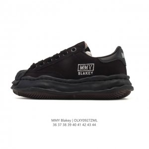 A company-level favorite of Shawn Yue, the Mmy Blakey dirty shoes, a retro, dis