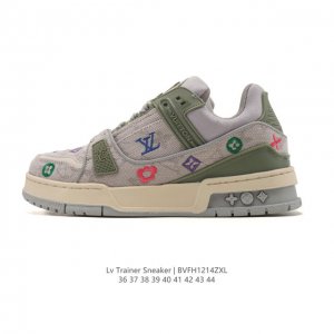 Company-grade Louis Vuitton Trainer Sneaker Low, a fashionable and stylish platf
