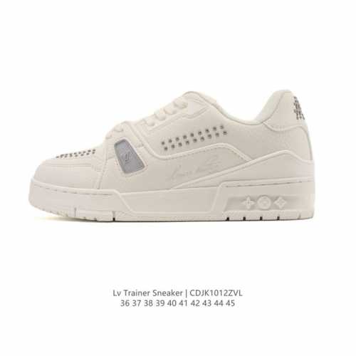 Company-grade Louis Vuitton Trainer Sneaker Low, a stylish and trendy platform s
