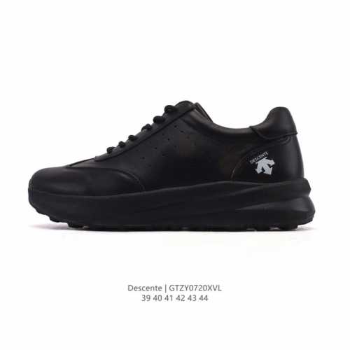 Corporate-grade Descente men's Chron retro fabric sports casual shoes feature a