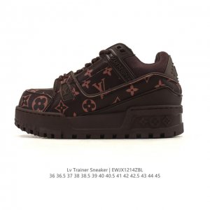Company-grade Louis Vuitton Trainer Sneaker Low, a fashionable and stylish platf