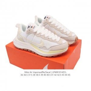 Nike Sacai X Nike Vaporwaffle 3.0 runway collaboration sneakers. The shoe combin