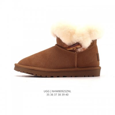 Company-grade Ugg snow boots with large fur collar! Horn buckle must-have for f