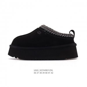 Ugg cotton slip-on snow boots are playful and versatile. These flat-soled, wool