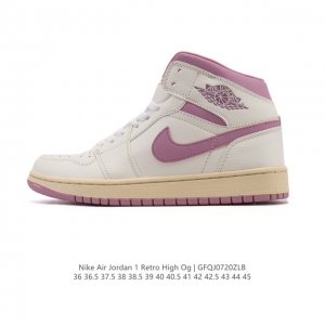Nike Air Jordan 1 Retro High Og unisex sports sneakers. The design of these leat