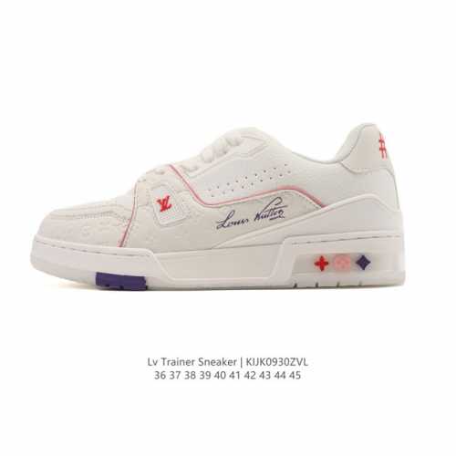 Company-grade Louis Vuitton Trainer Sneaker Low, a fashionable and stylish platf