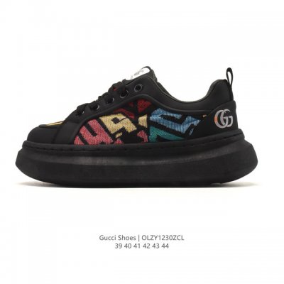 Ugg mid-top snow boots, playful and cute with versatile styles. Ugg, an American