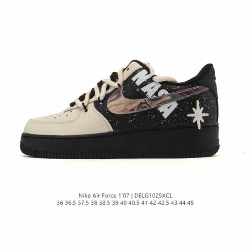 Company-grade Nike Air Force 1 '07 Low platform sneakers, featuring a thick sole