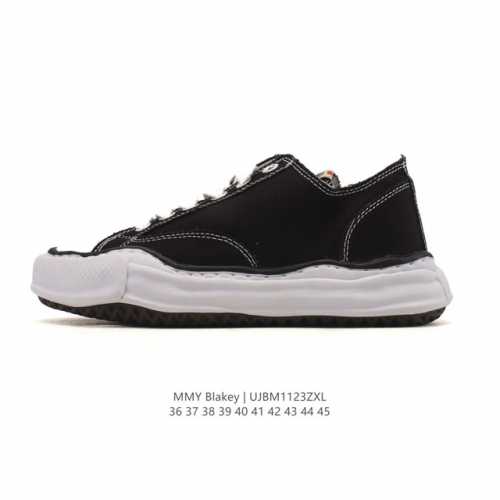 Shawn Yue's favorite item: Mmy Blakey "dirty" sneakers, a retro melting-style c