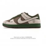 Nike Dunk Low Retro sneakers. A classic '80s basketball shoe, originally design