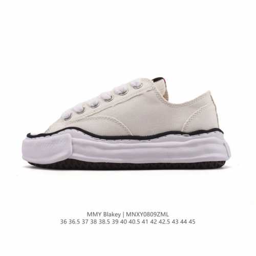 A company-level favorite of Shawn Yue, the Mmy Blakey dirty shoes, the same ret