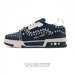 Company-grade Louis Vuitton Trainer Sneaker Low, a fashionable and stylish platf