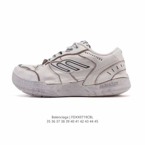New arrival: Balenciaga, a trendy luxury brand from Parisian brand Balenciaga. T
