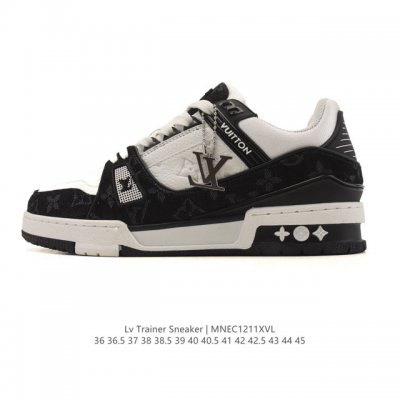 Company-grade Louis Vuitton Trainer Sneaker Low, a fashionable and stylish platf