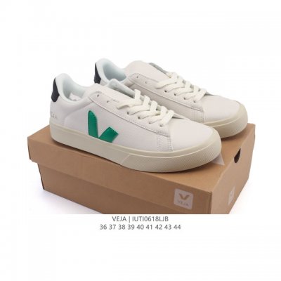 Frequently seen in street photos, the French national V-shaped classic white sne