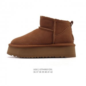 Ugg snow boots are playful and versatile. These flat-soled winter wool snow boot