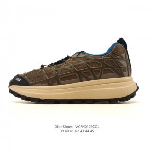 Dior, a high-end luxury brand, exudes sophisticated elegance. Dior low-top sneak