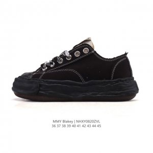 A company-level favorite of Shawn Yue, the Mmy Blakey dirty shoes, the same ret