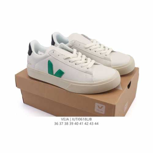 Frequently seen in street photos, the French national V-shaped classic white sne