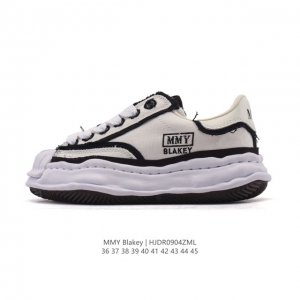 A company-level favorite of Shawn Yue, the Mmy Blakey dirty shoes, the same ret