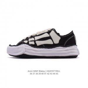 A company-level favorite of Shawn Yue's, the Mmy Blakey dirty shoes, the same re