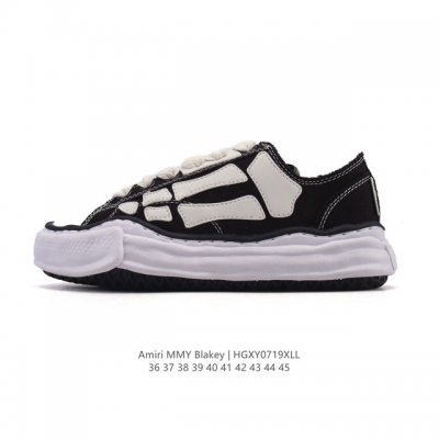 A company-level favorite of Shawn Yue's, the Mmy Blakey dirty shoes, the same re