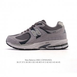 Alphabounce Instinct M Alpha This running shoe features a stretch upper and a co