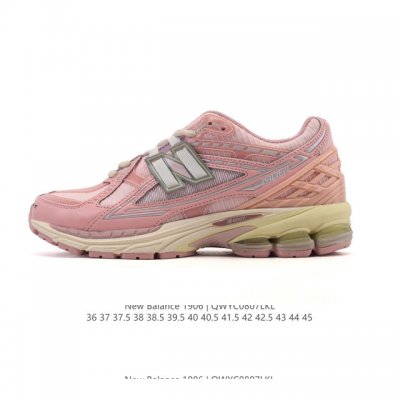 A authentic New Balance M 6 retro sneaker from the New Balance collection, a mus