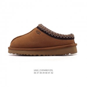 Ugg cotton slip-on snow boots are playful and versatile. These flat-soled, wool