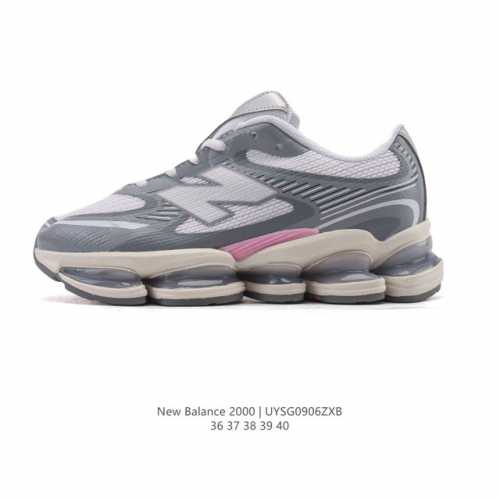 New arrival, a new model from New Balance! The New Balance 2000 series features