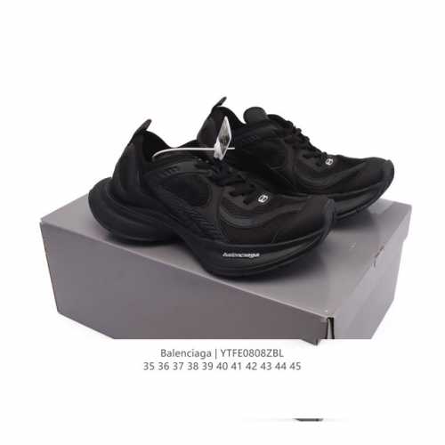 Balenciaga, a company-level luxury brand, is a Xiaohongshu (Little Red Book) hi