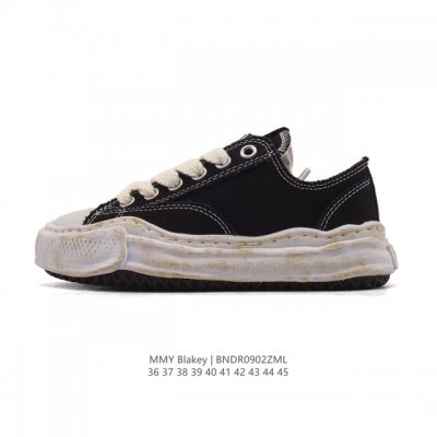 A company-level favorite of Shawn Yue, the Mmy Blakey dirty shoes, the same ret
