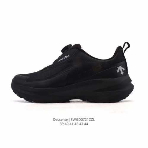 Descente men's Chron retro fabric sports casual shoes, featuring a comfortable,