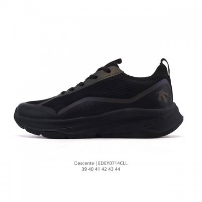 Descente men's Chron retro fabric sports casual shoes, featuring a comfortable,