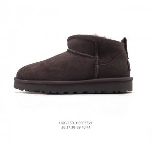Ugg snow boots are playful and versatile. These flat-soled winter wool snow boot