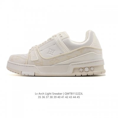 Company-grade Louis Vuitton Trainer Sneaker Low, a fashionable and stylish plat