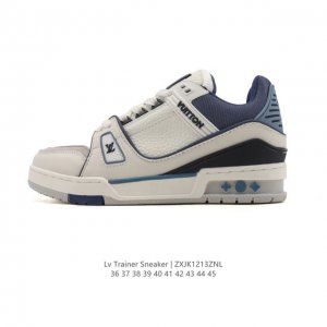 Company-grade Louis Vuitton Trainer Sneaker Low, a fashionable and stylish platf