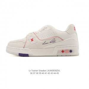 Company-grade Louis Vuitton Trainer Sneaker Low, a fashionable and stylish platf